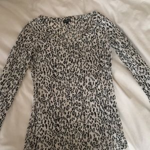 Thin long sleeve cheetah print top